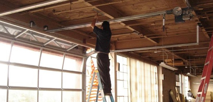 commercial garage door repair in San Fernando
